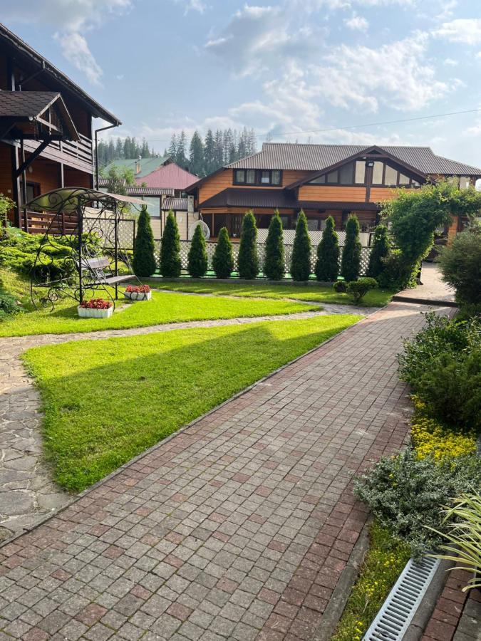 Central Courtyard Slavske Esterno foto